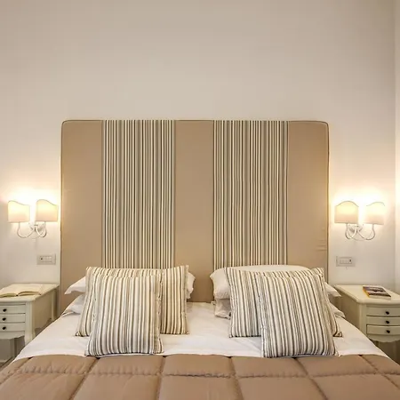 Bed and breakfast Square 4*
