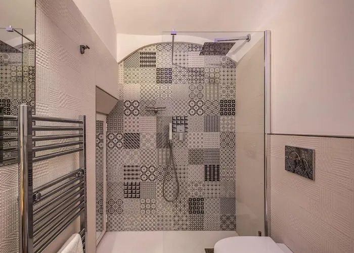 Nocleg ze śniadaniem Square 4*