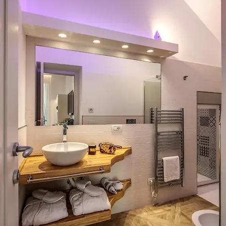 Square Nocleg ze śniadaniem 4*