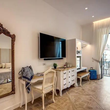 Square Bed & Breakfast 4*