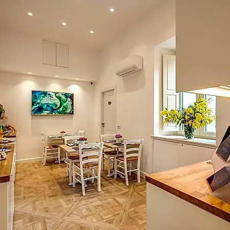 Square Bed and Breakfast 4*
