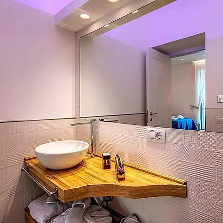 Bed and Breakfast Square 4*