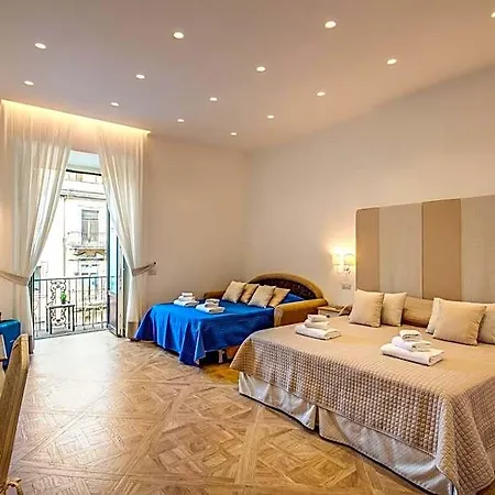 Bed and Breakfast Square 4*
