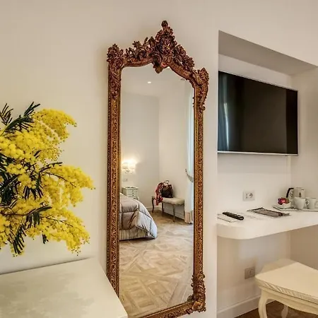 Bed and breakfast Square 4*