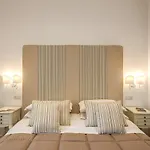 Bed & Breakfast Square 4*
